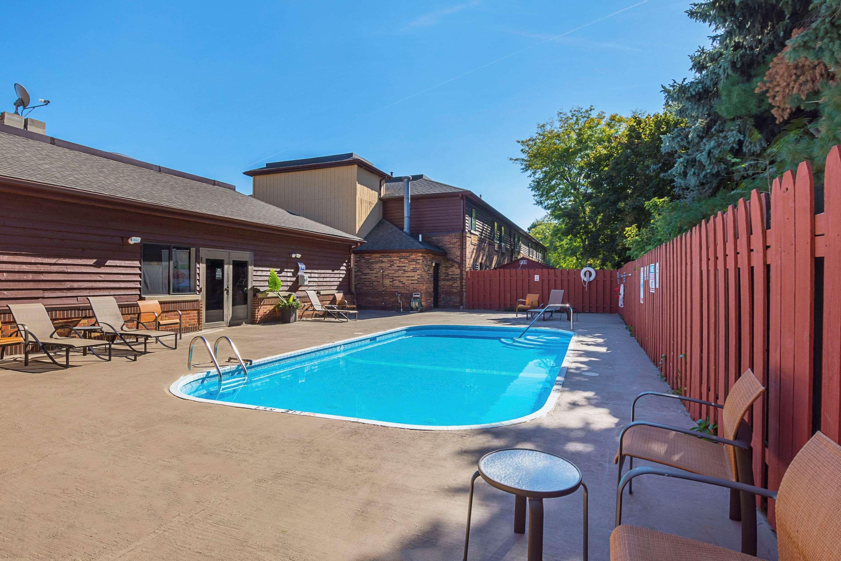 Quality Inn & Suites Holland Kültér fotó