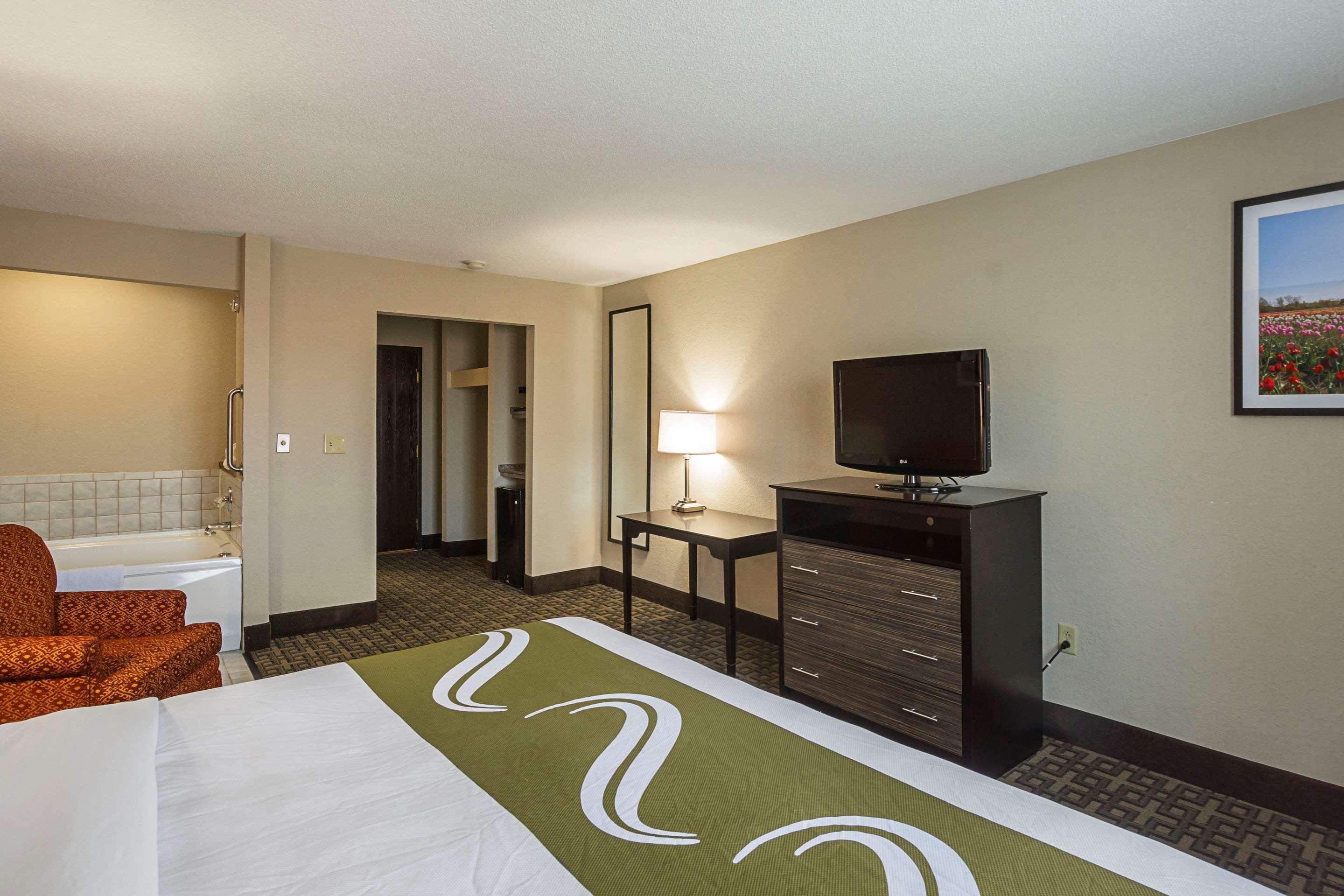 Quality Inn & Suites Holland Kültér fotó